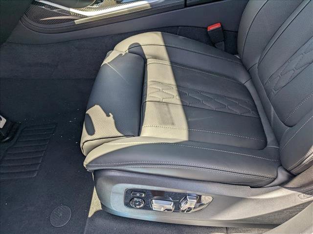 Used 2025 BMW X7 M60i image 4