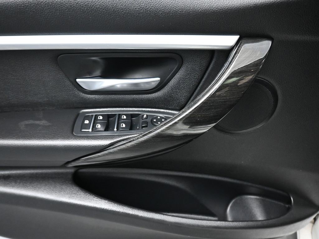 Used 2018 BMW 330e image 10