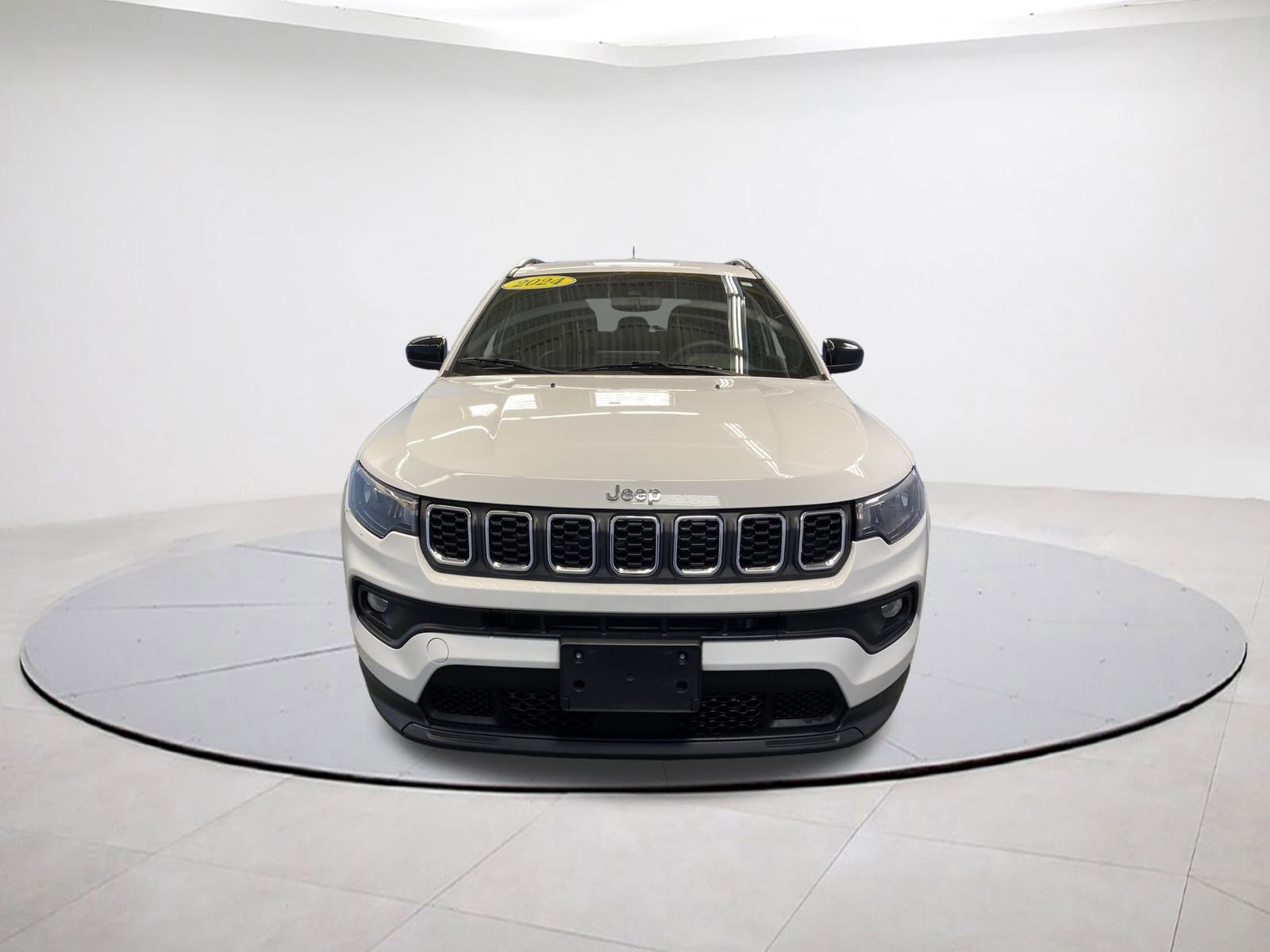 Certified 2024 Jeep Compass Latitude image 2