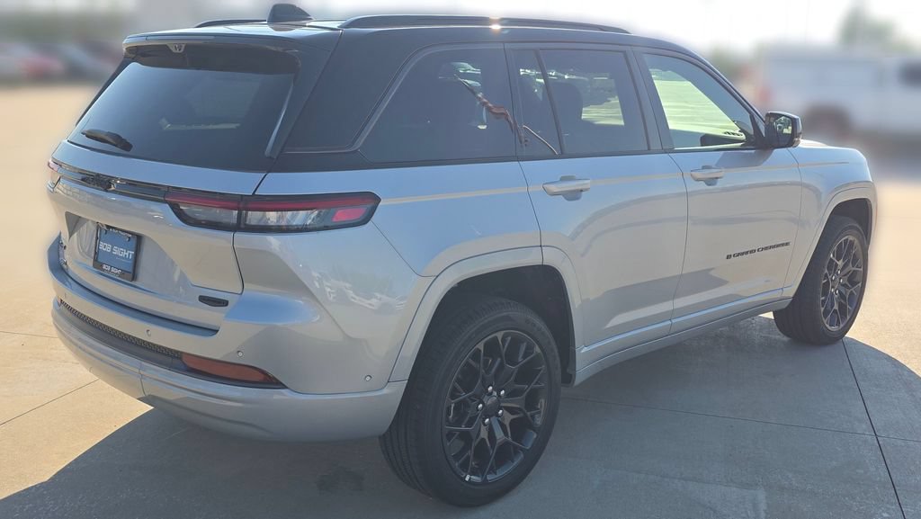 New 2026 Jeep Grand Cherokee Summit w/ Obsidian Package AWD/4WD image 5