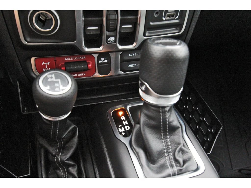 Used 2025 Jeep Gladiator Mojave w/ Convenience Group AWD/4WD image 23