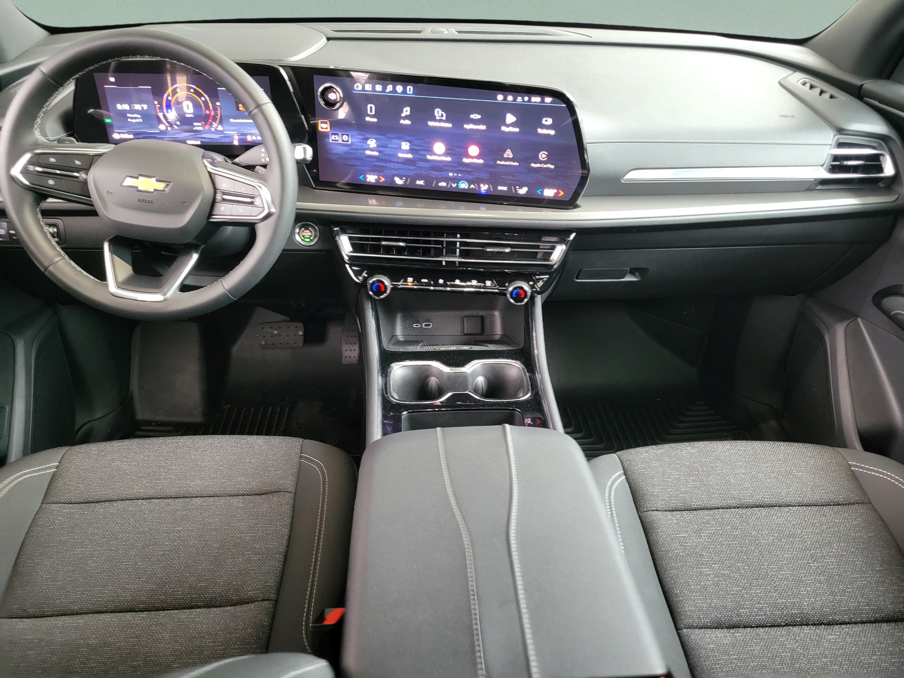 Used 2026 Chevrolet Traverse LT FWD image 7