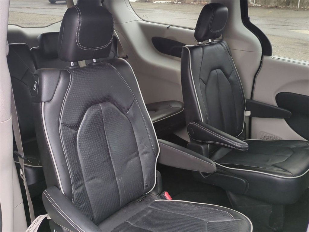 Used 2022 Chrysler Pacifica Limited image 27