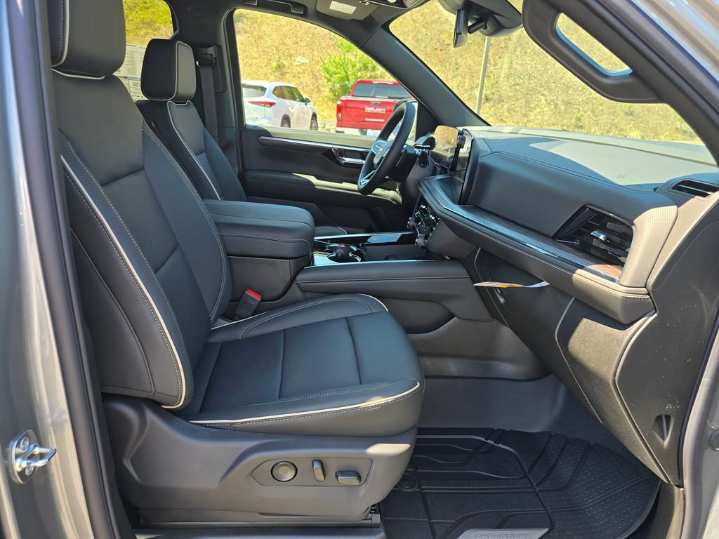 New 2026 Chevrolet Suburban Premier w/ Sun And Tow Package AWD/4WD image 27