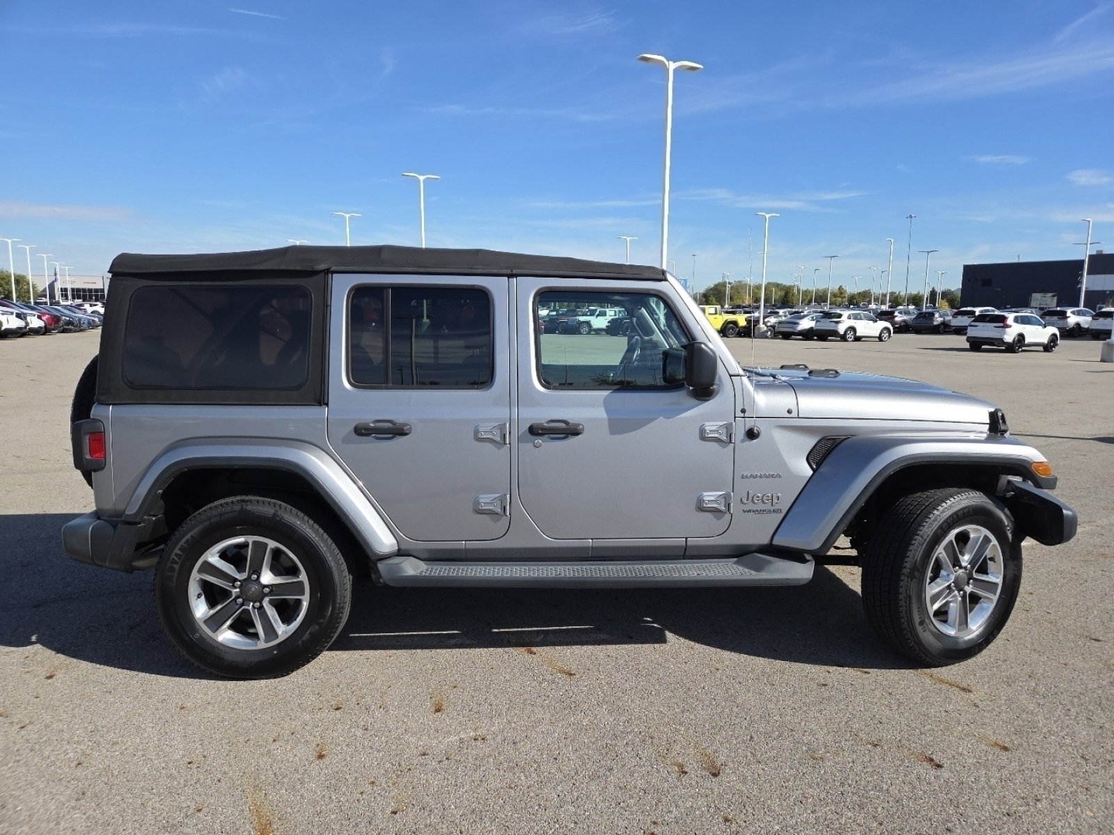 Used 2018 Jeep Wrangler Unlimited Sahara image 18