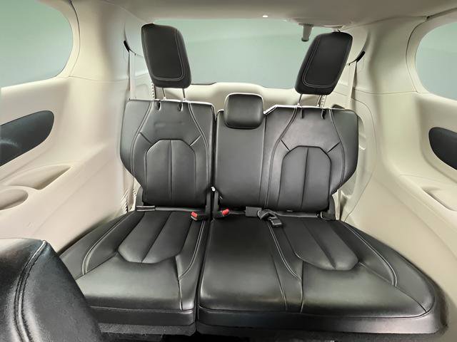 Used 2024 Chrysler Pacifica Touring-L FWD image 30