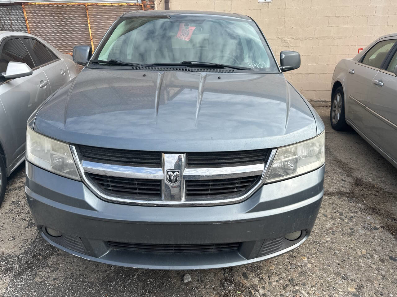Used 2009 Dodge Journey SXT w/ Chrome Appearance Group FWD image 2
