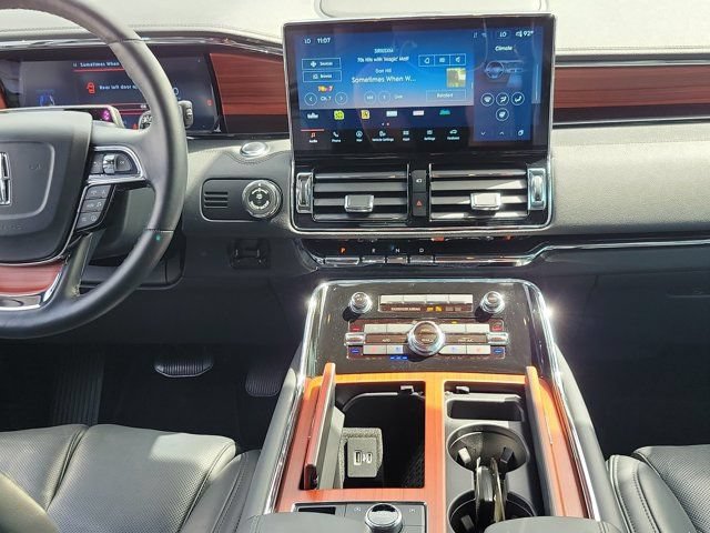 Certified 2024 Lincoln Navigator Reserve AWD/4WD image 21