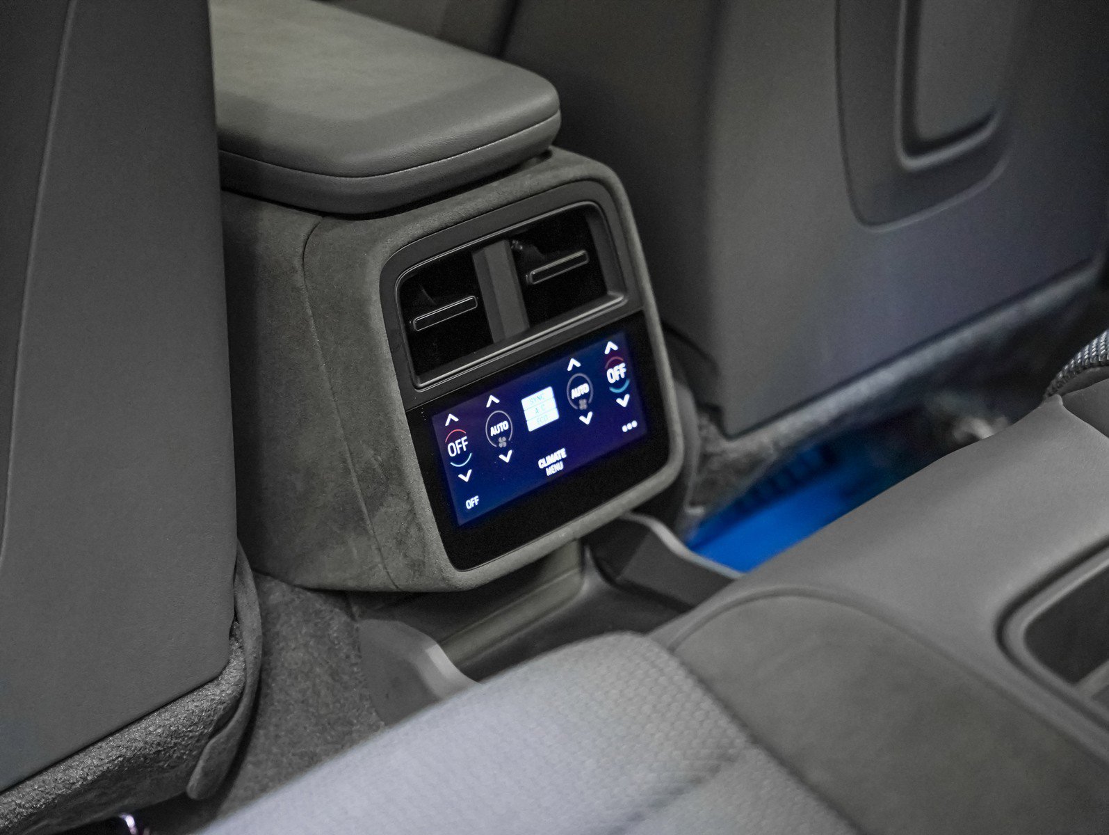 Certified 2024 Porsche Taycan 4S w/ Technology Package (P6F) image 23