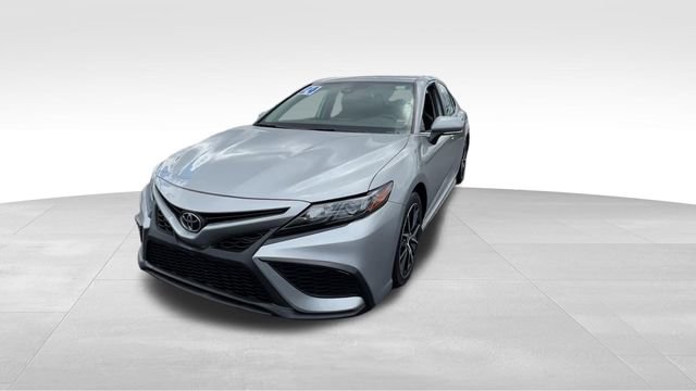 Used 2024 Toyota Camry SE image 4