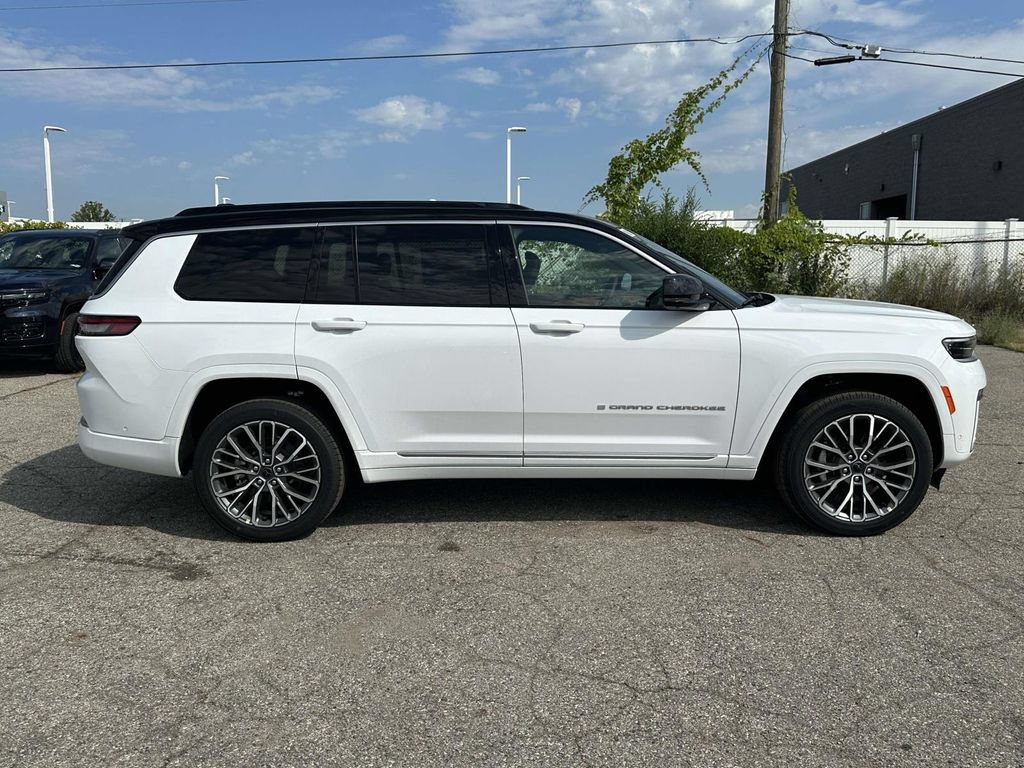 New 2027 Jeep Grand Cherokee L Summit AWD/4WD image 2