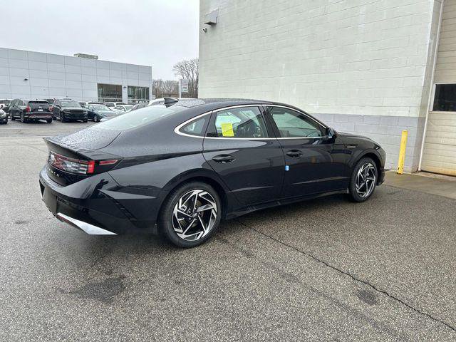 New 2026 Hyundai Sonata SEL FWD image 3