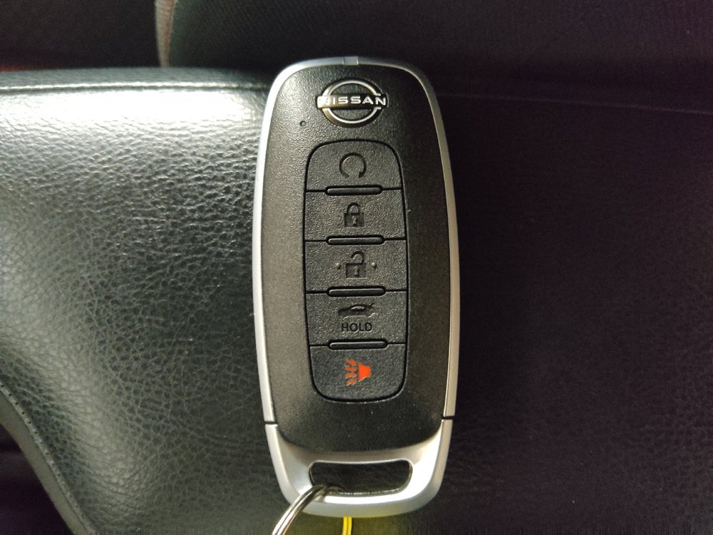 Used 2025 Nissan Versa SR w/ Trunk Package image 32