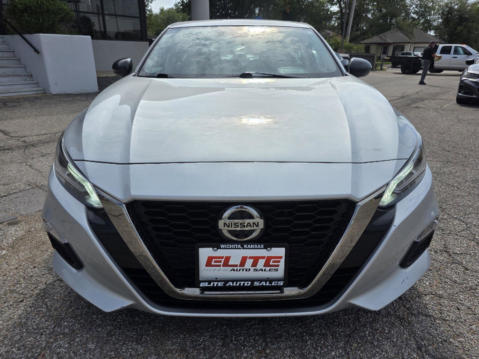 Used 2021 Nissan Altima 2.5 SR w/ SR Premium Package image 2