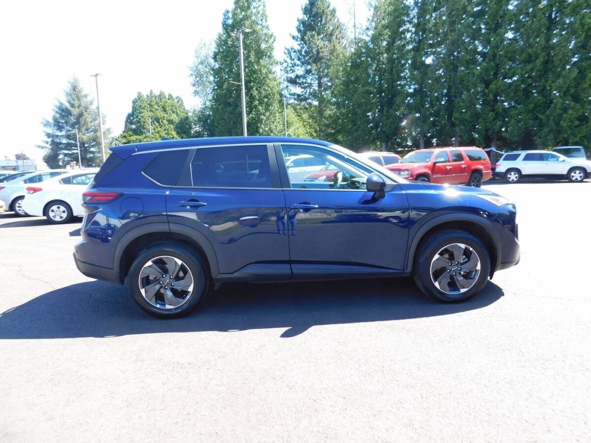 Used 2025 Nissan Rogue SV FWD image 22