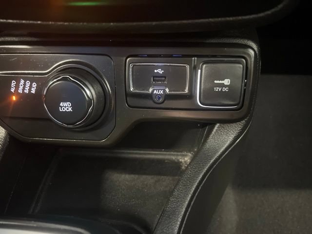 Used 2020 Jeep Renegade Sport w/ Sport Appearance Group AWD/4WD image 19