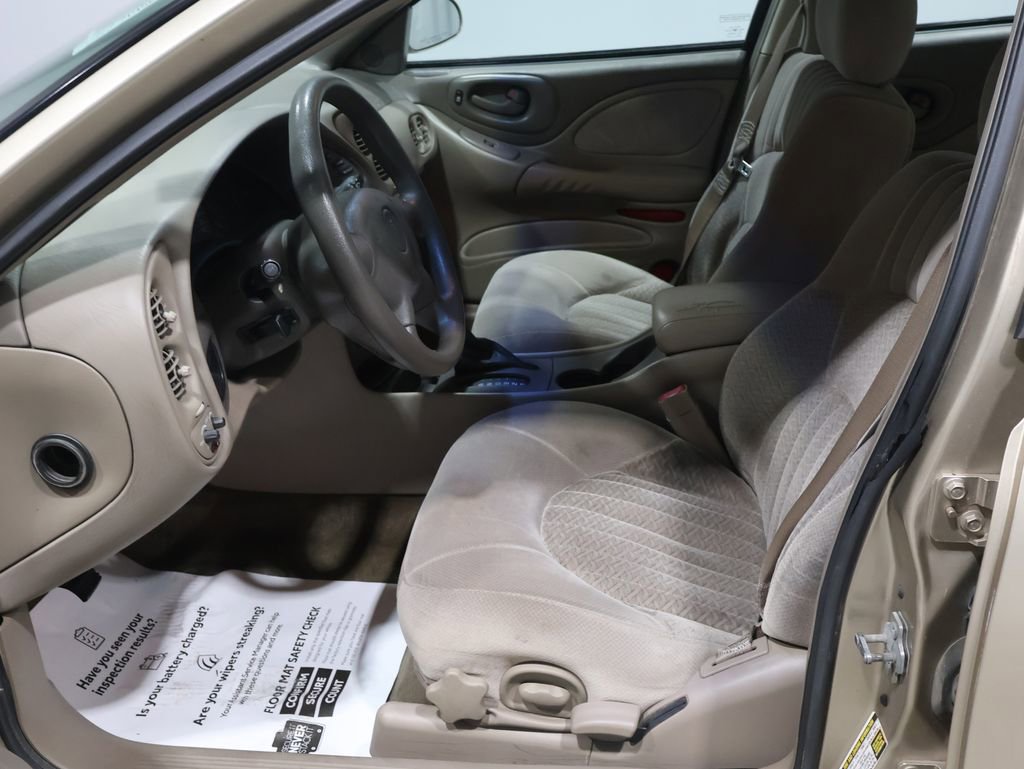 Used 2005 Pontiac Bonneville SE image 2