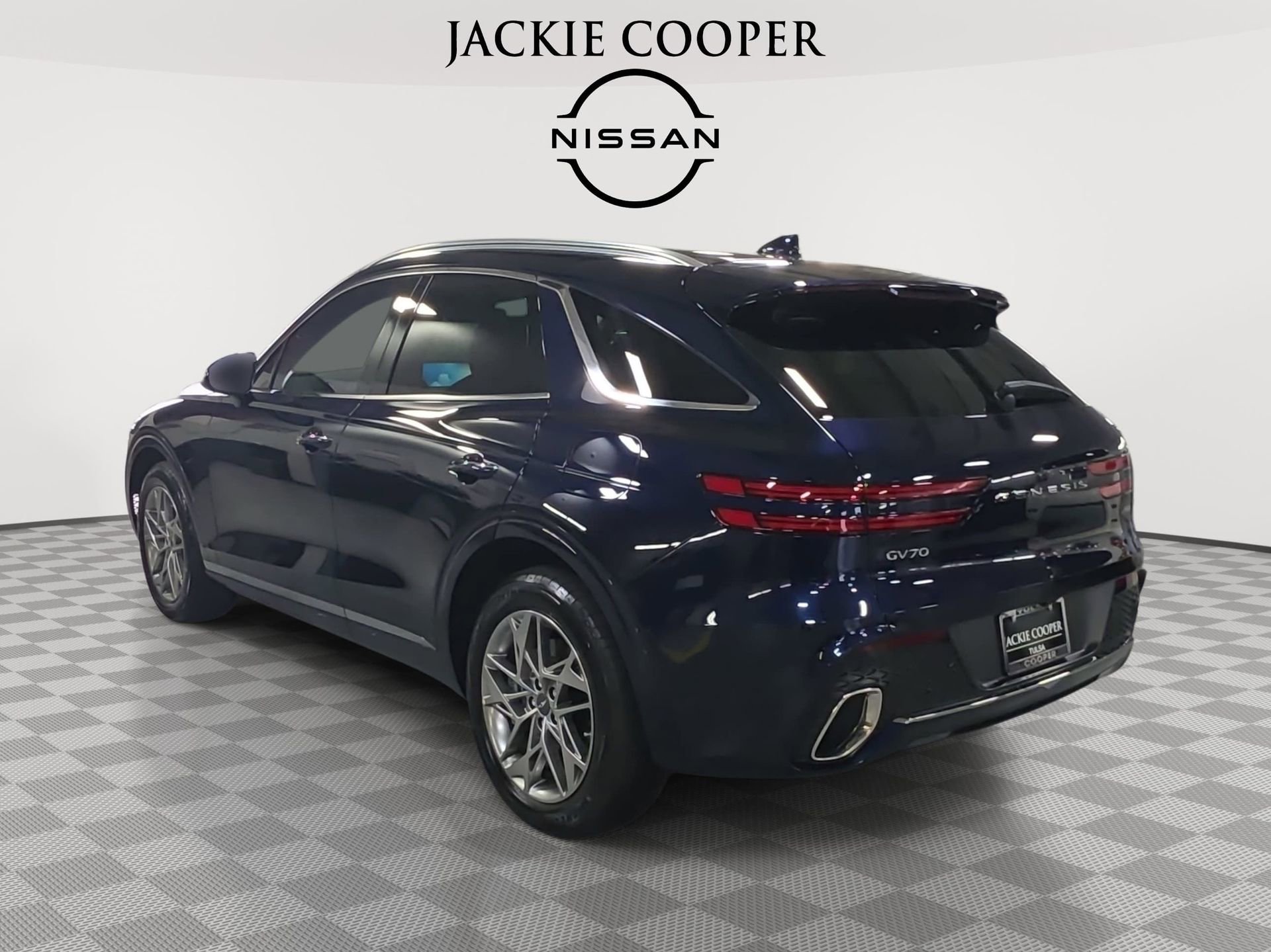 Used 2025 Genesis GV70 2.5T w/ Select Package image 7