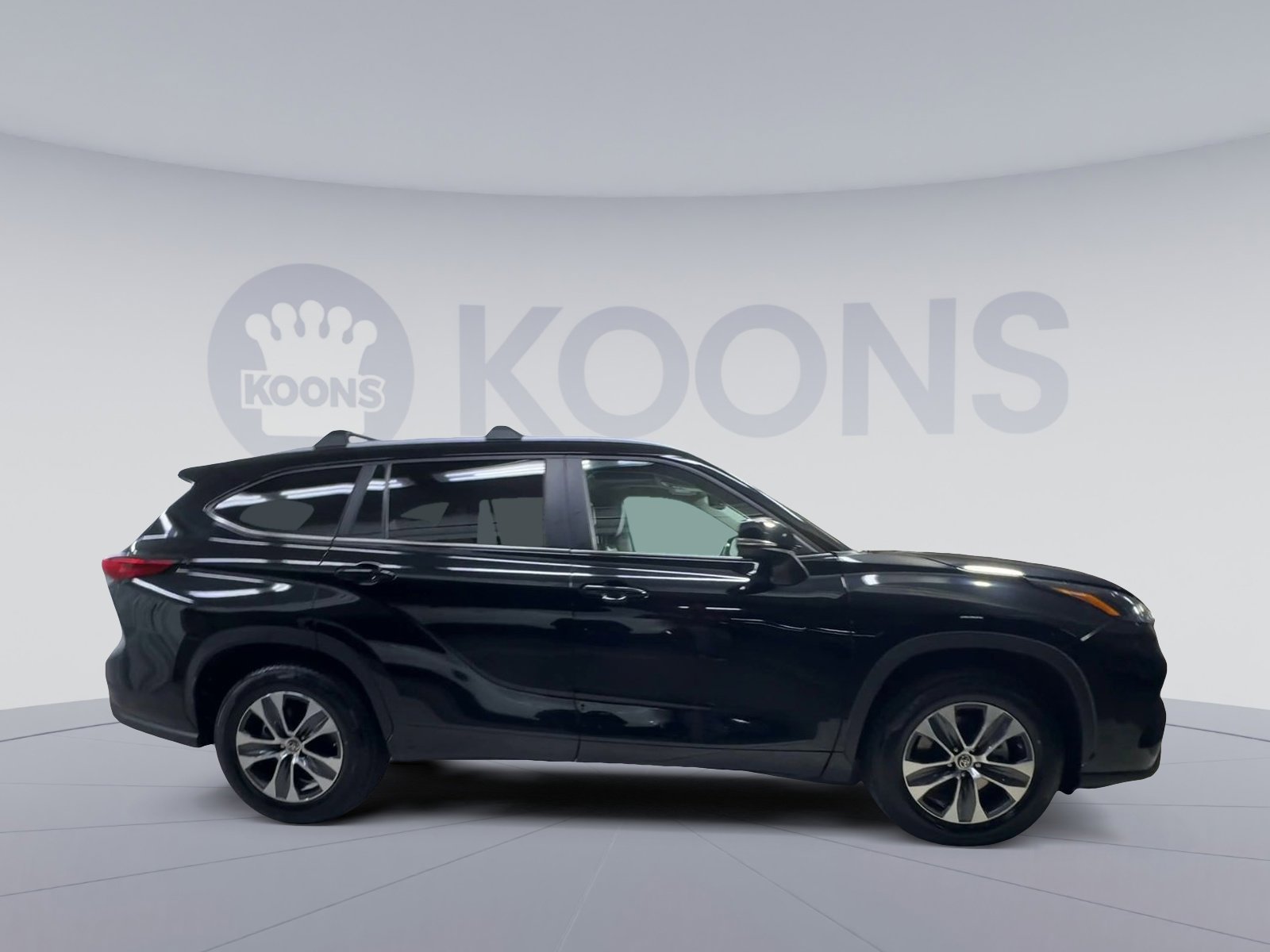 Used 2023 Toyota Highlander XLE FWD image 12