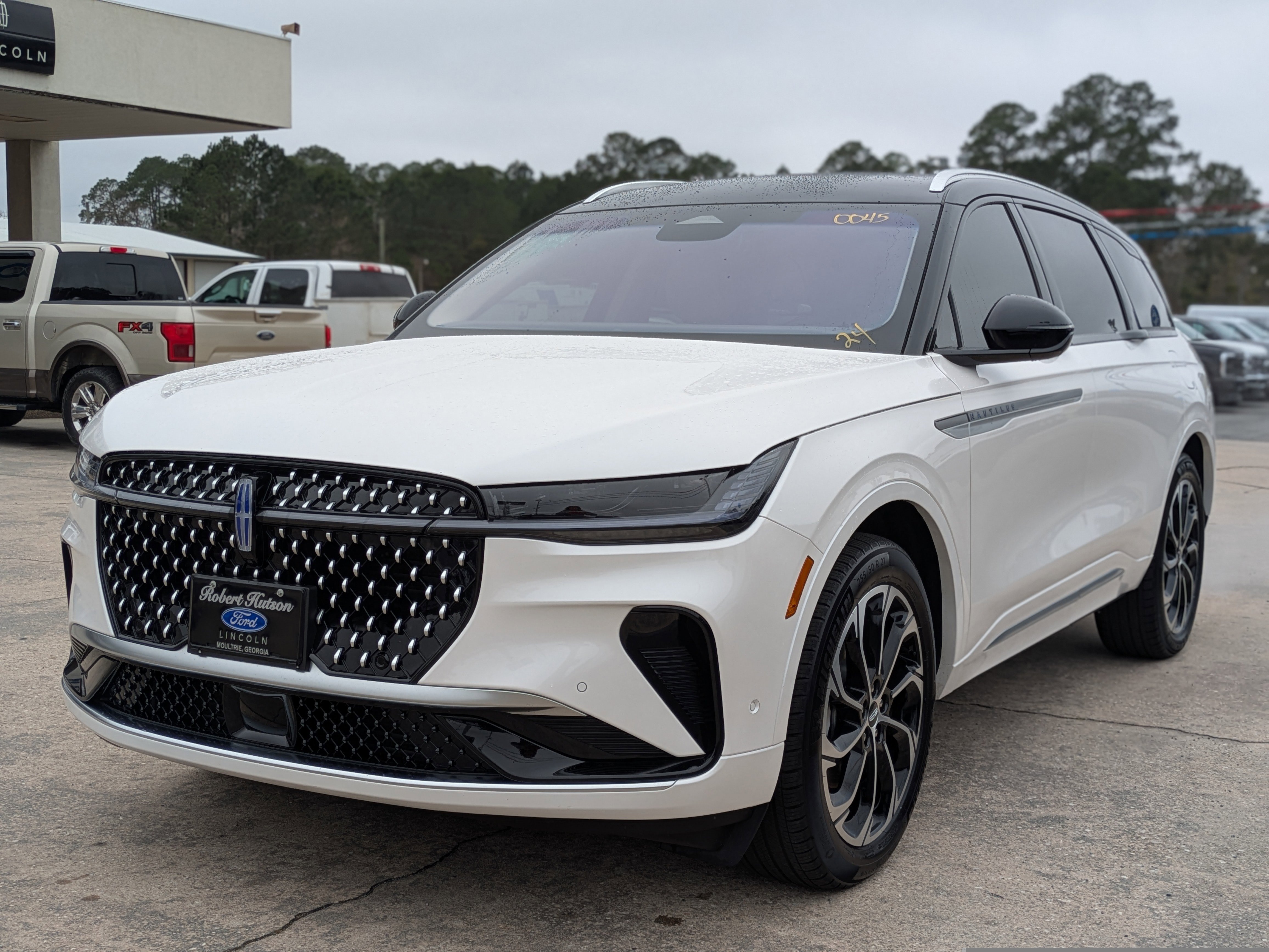 Used 2024 Lincoln Nautilus Reserve image 2