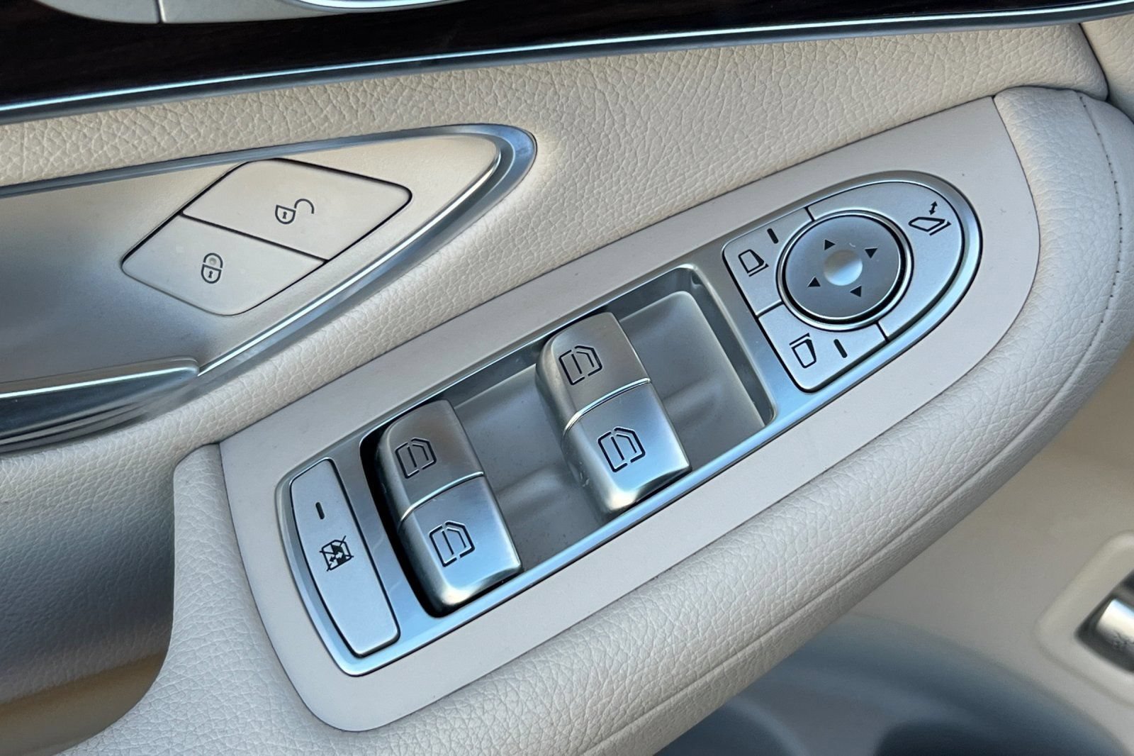 Used 2019 Mercedes-Benz GLC 300 image 15