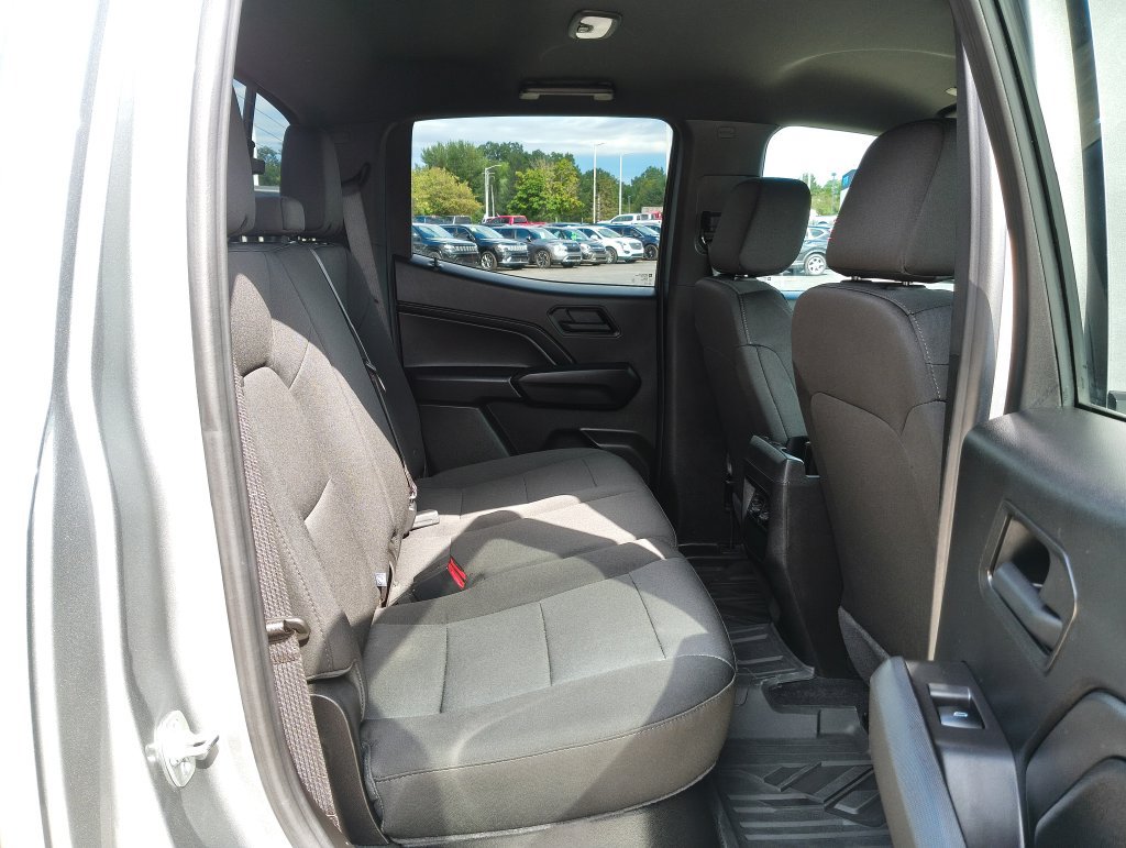 Used 2025 Chevrolet Colorado Trail Boss AWD/4WD image 9