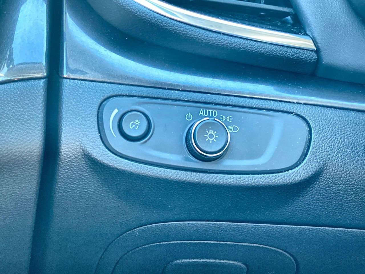 Certified 2022 Buick Encore Preferred w/ Safety Package image 17