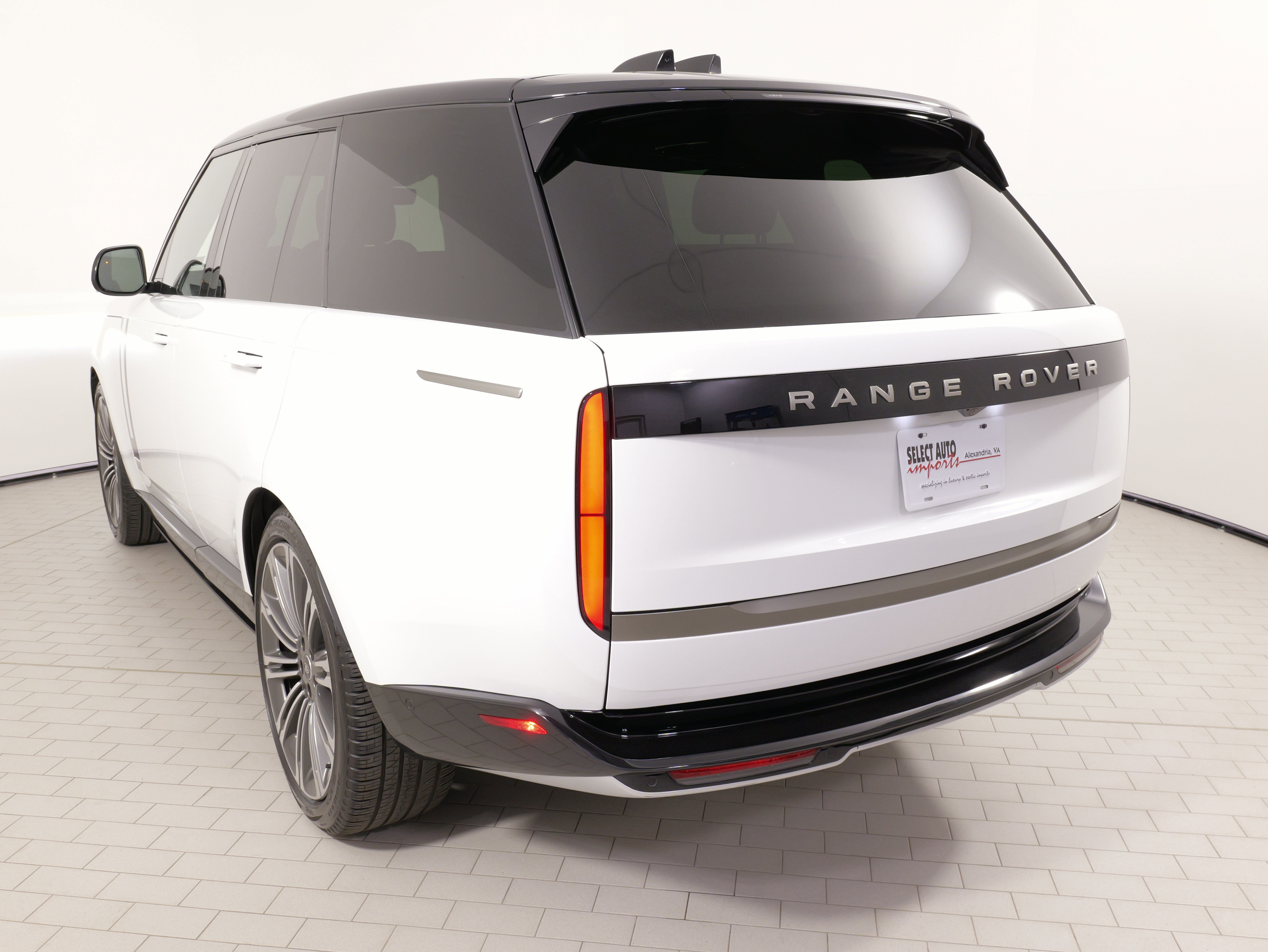 Used 2024 Land Rover Range Rover SE AWD/4WD image 14