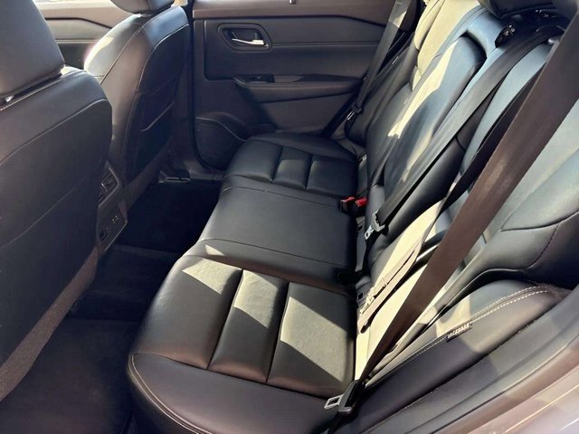 Used 2023 Nissan Rogue SL w/ SL Premium Package image 9