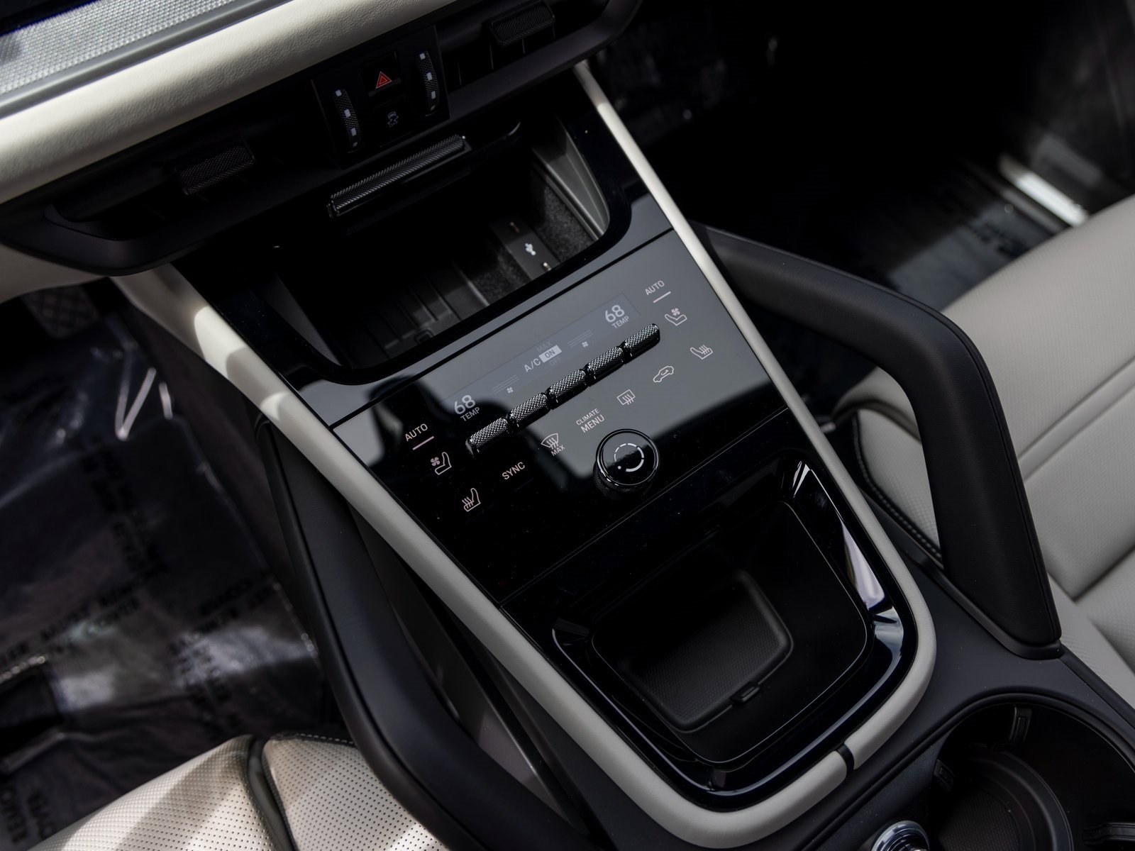 New 2025 Porsche Cayenne Coupe image 32