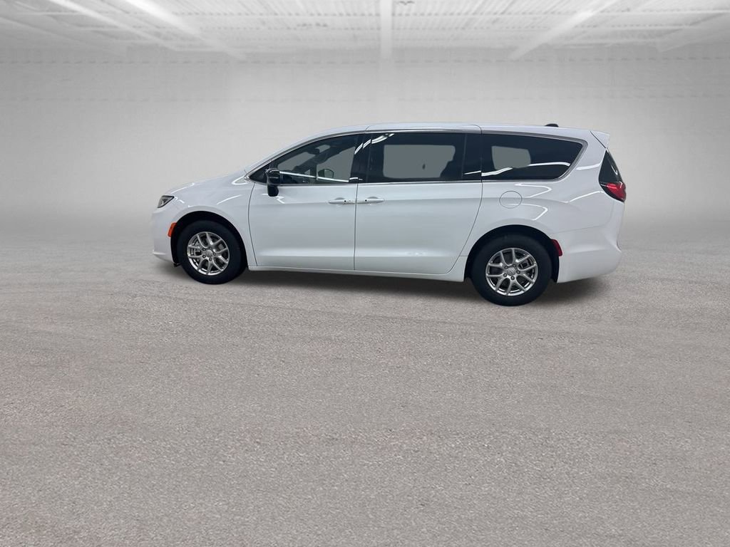 New 2026 Chrysler Pacifica Select image 6