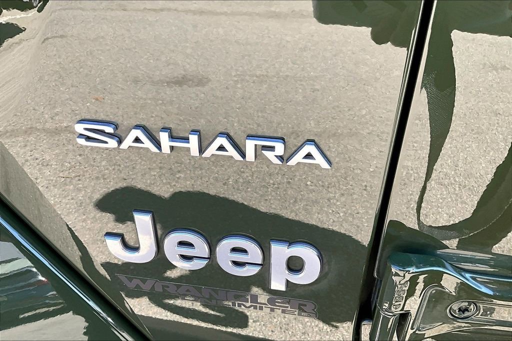 Used 2022 Jeep Wrangler Unlimited Sahara w/ Cold Weather Group AWD/4WD image 24