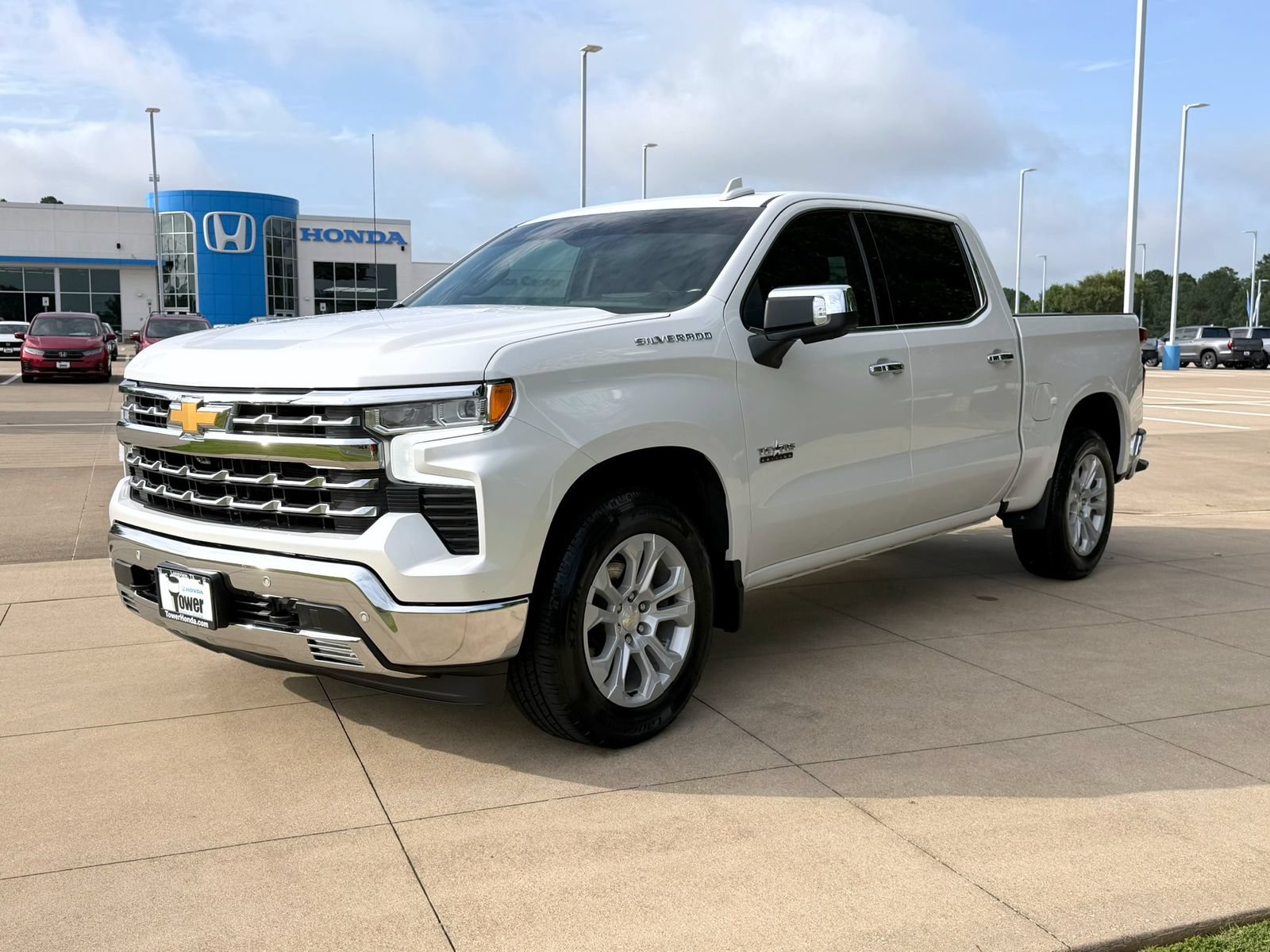Used 2022 Chevrolet Silverado 1500 LTZ w/ Technology Package RWD image 3