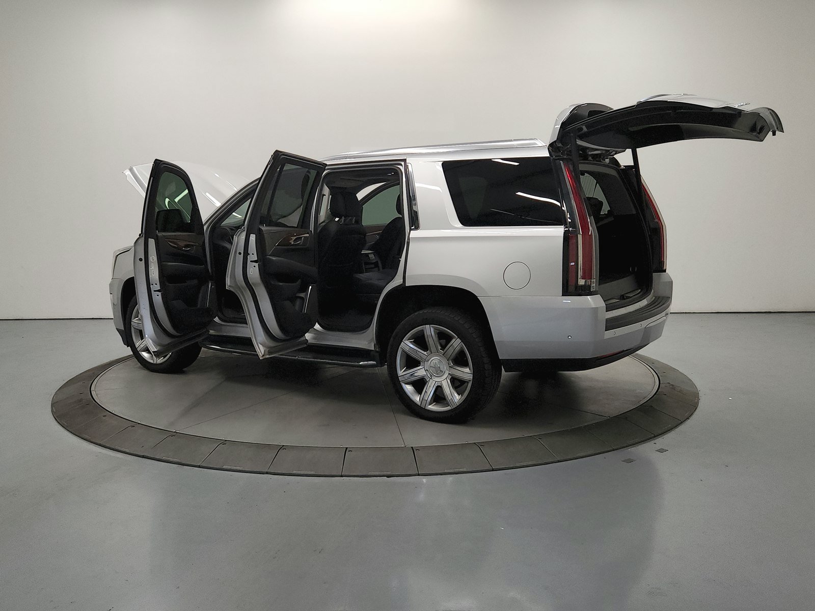 Used 2017 Cadillac Escalade Luxury AWD/4WD image 12