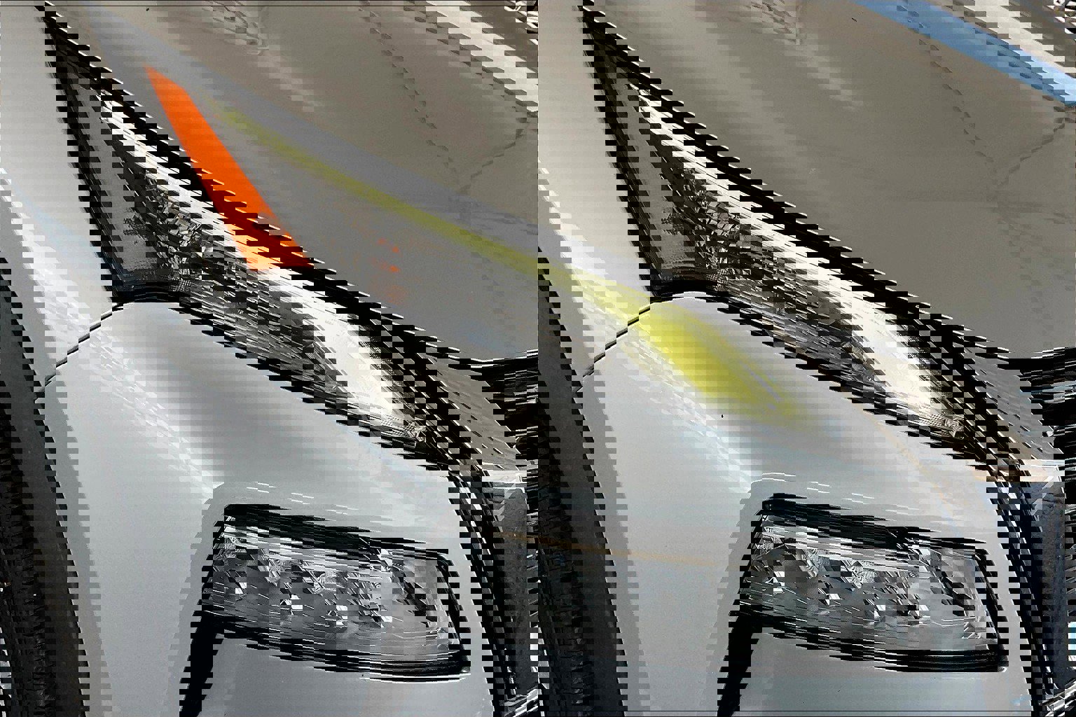 Used 2023 Nissan Rogue SV image 32