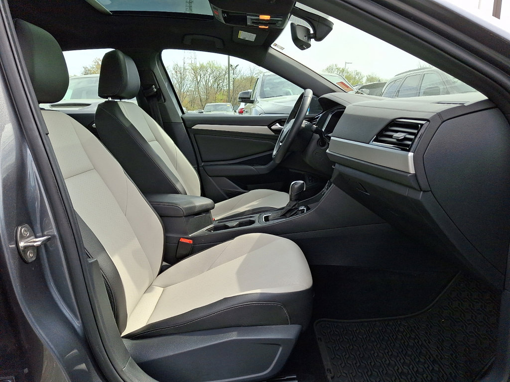 Used 2020 Volkswagen Jetta R-Line FWD image 11