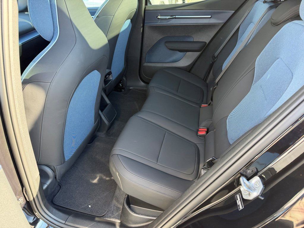 Certified 2025 Volvo EX30 Ultra image 22