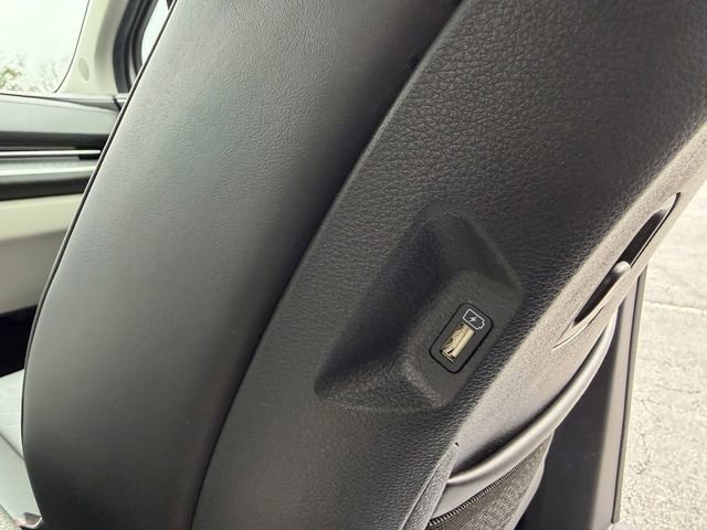 Used 2024 Kia Carnival LX FWD image 28