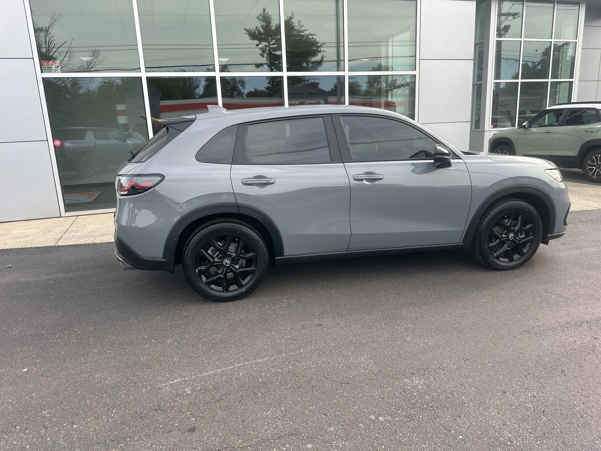 Used 2025 Honda HR-V Sport image 3