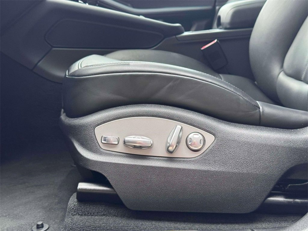 Used 2025 Porsche Macan Turbo image 15