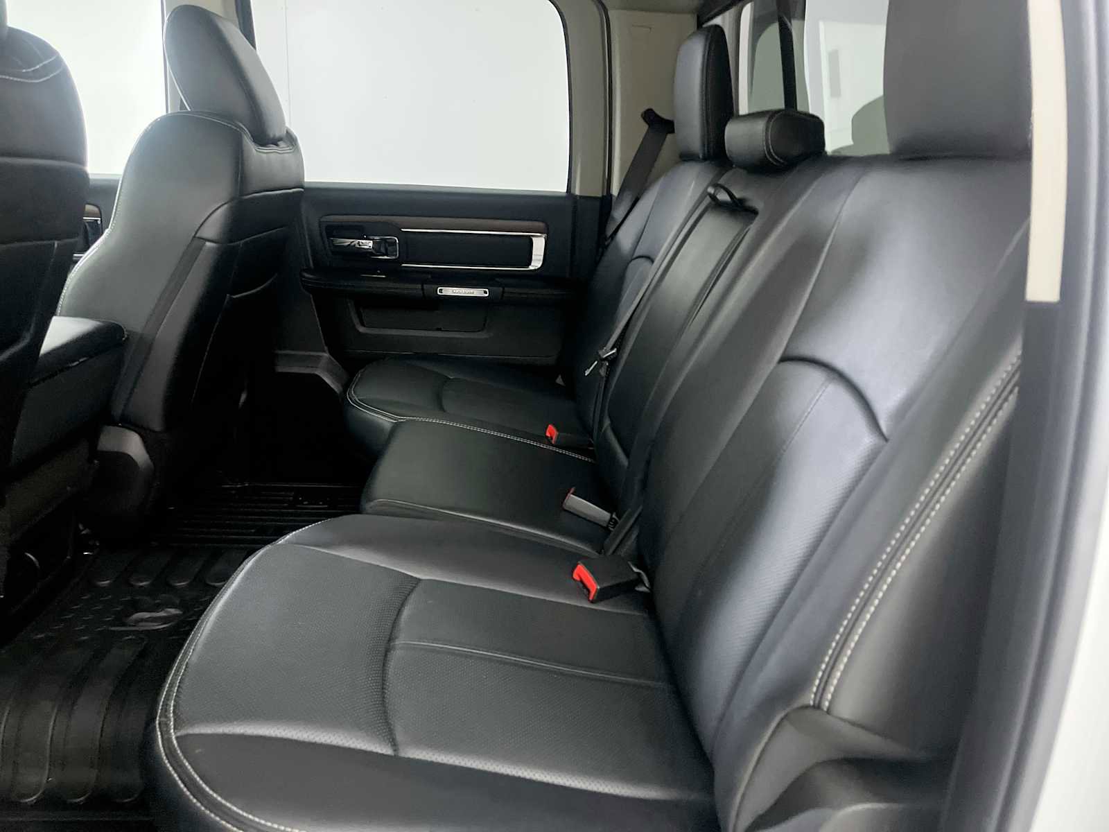 Used 2018 RAM 1500 Laramie w/ Convenience Group AWD/4WD image 30