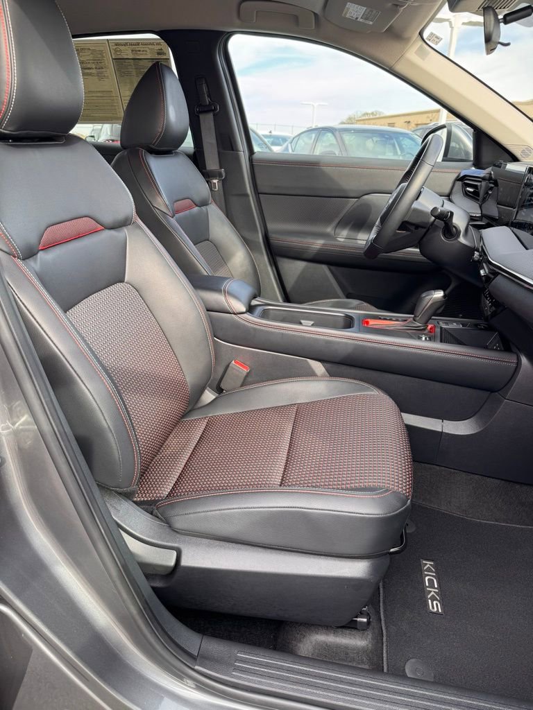 Used 2025 Nissan Kicks SR image 12