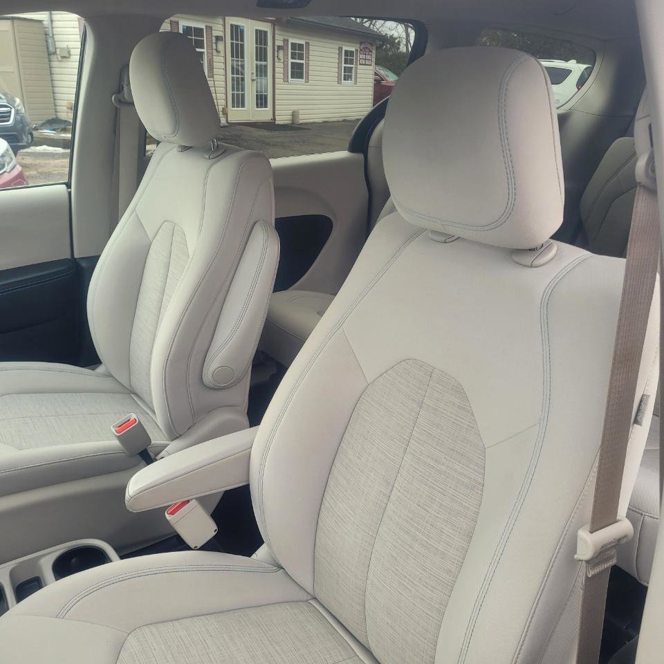 Used 2017 Chrysler Pacifica Touring Plus image 12