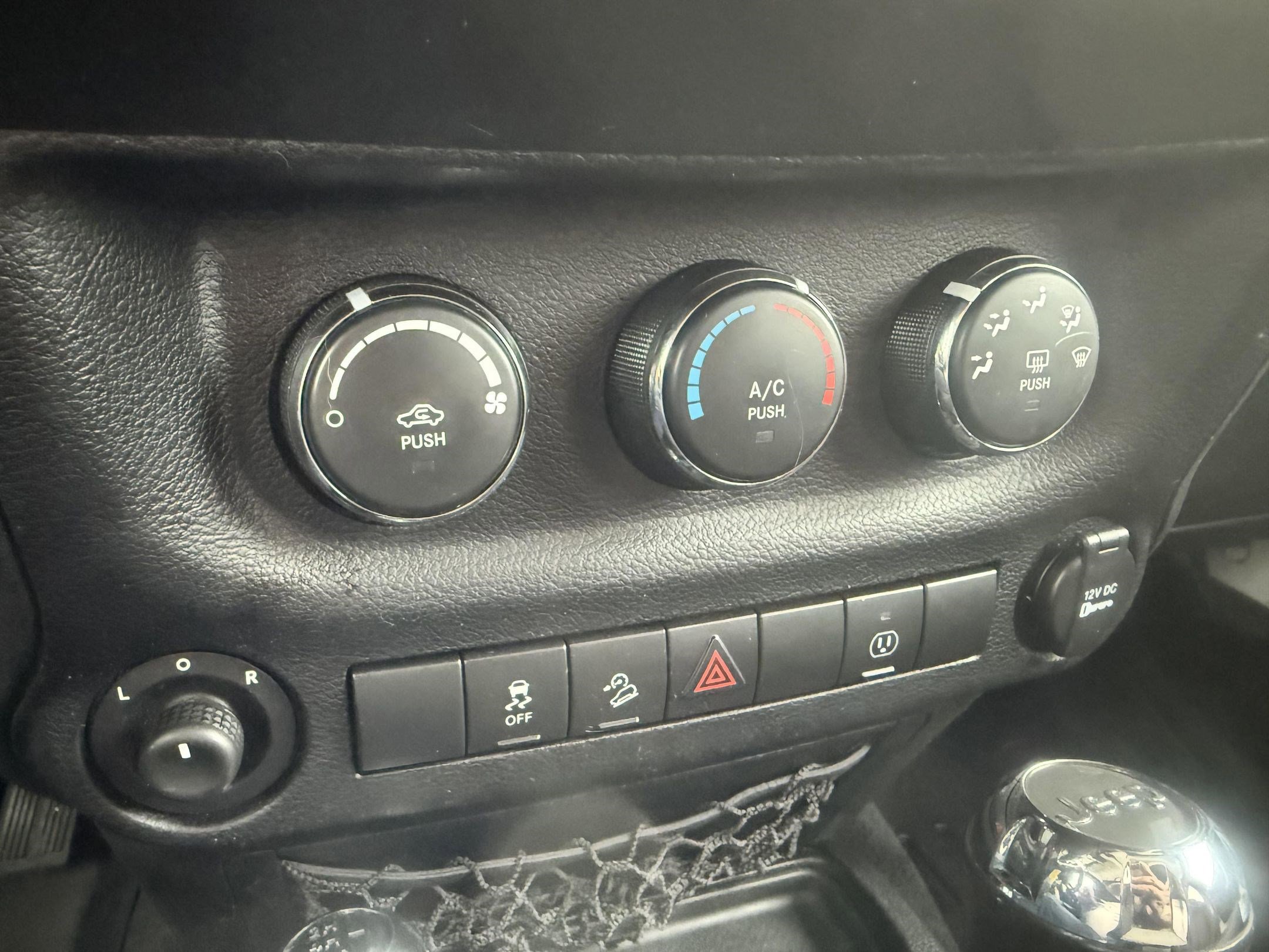 Used 2013 Jeep Wrangler Unlimited Sahara image 16