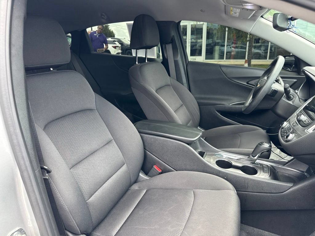 Used 2019 Chevrolet Malibu LT FWD image 16