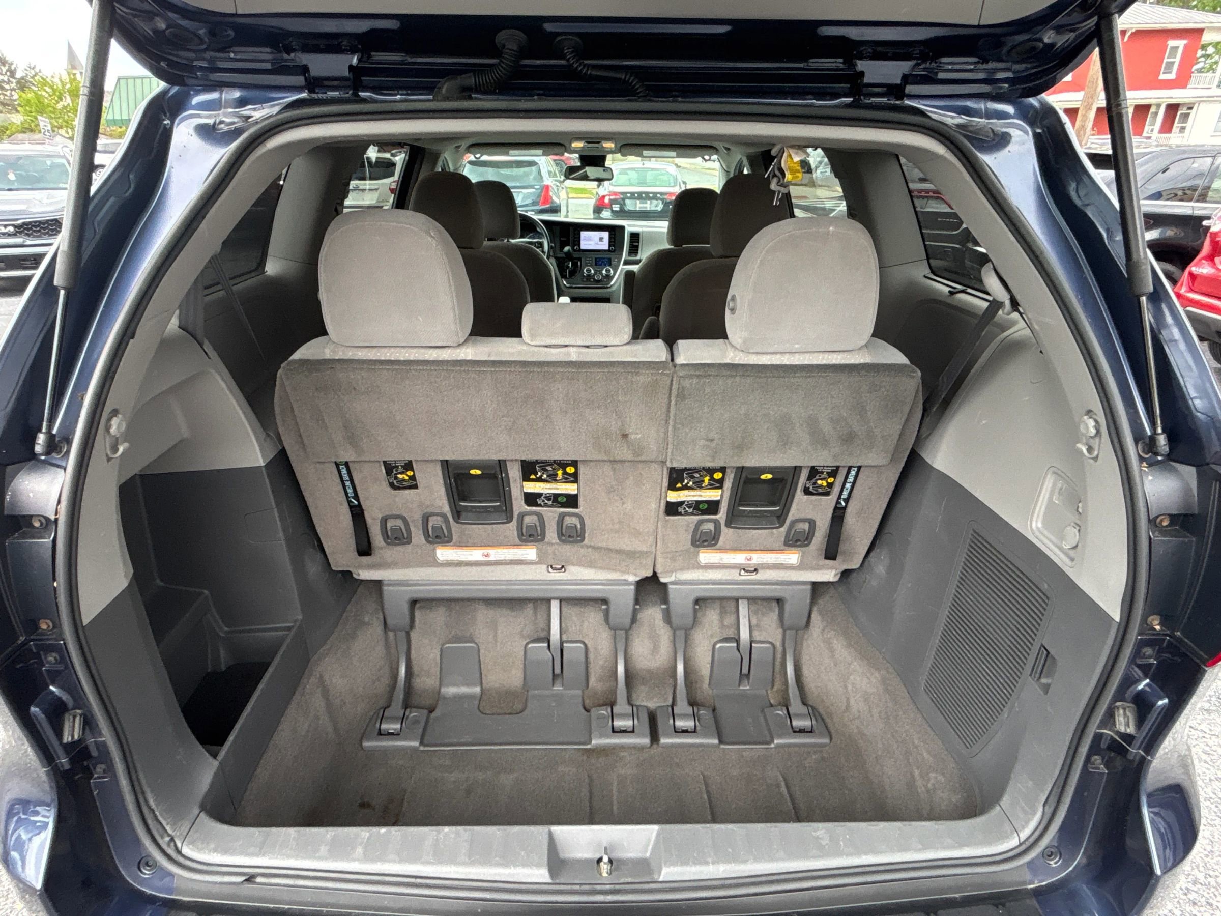 Used 2018 Toyota Sienna LE AWD/4WD image 35