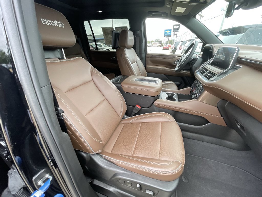Used 2024 Chevrolet Suburban High Country w/ Advanced Technology Package AWD/4WD image 29