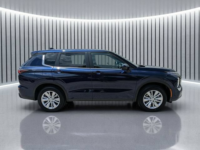 New 2026 Mitsubishi Outlander ES FWD image 3