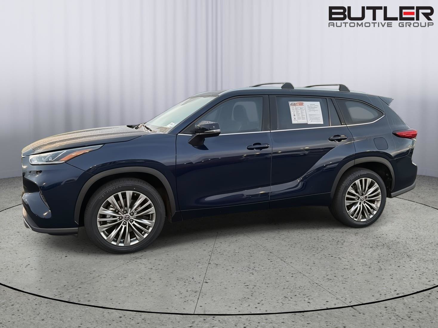 Used 2022 Toyota Highlander Platinum FWD image 3