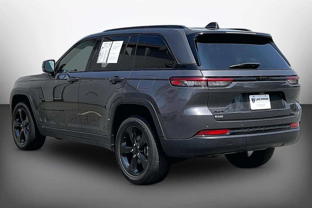 Used 2023 Jeep Grand Cherokee Altitude AWD/4WD image 6